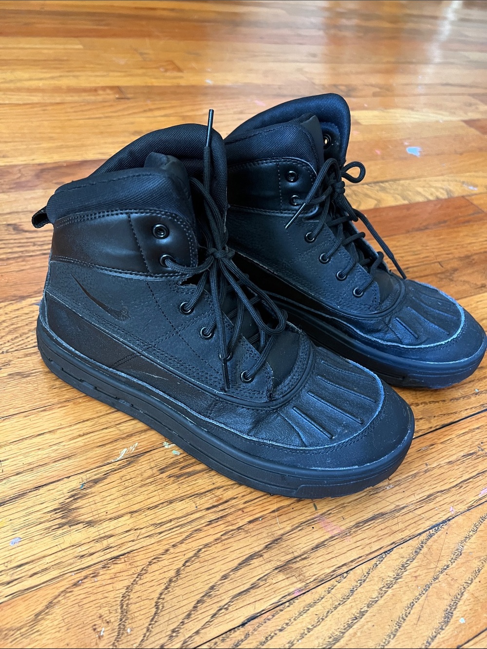 Black Nike winter boots
